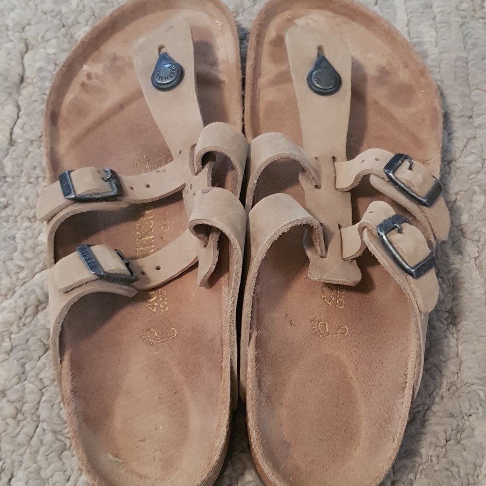 Like new Women Gizeh Birkenstocks slip on sandals